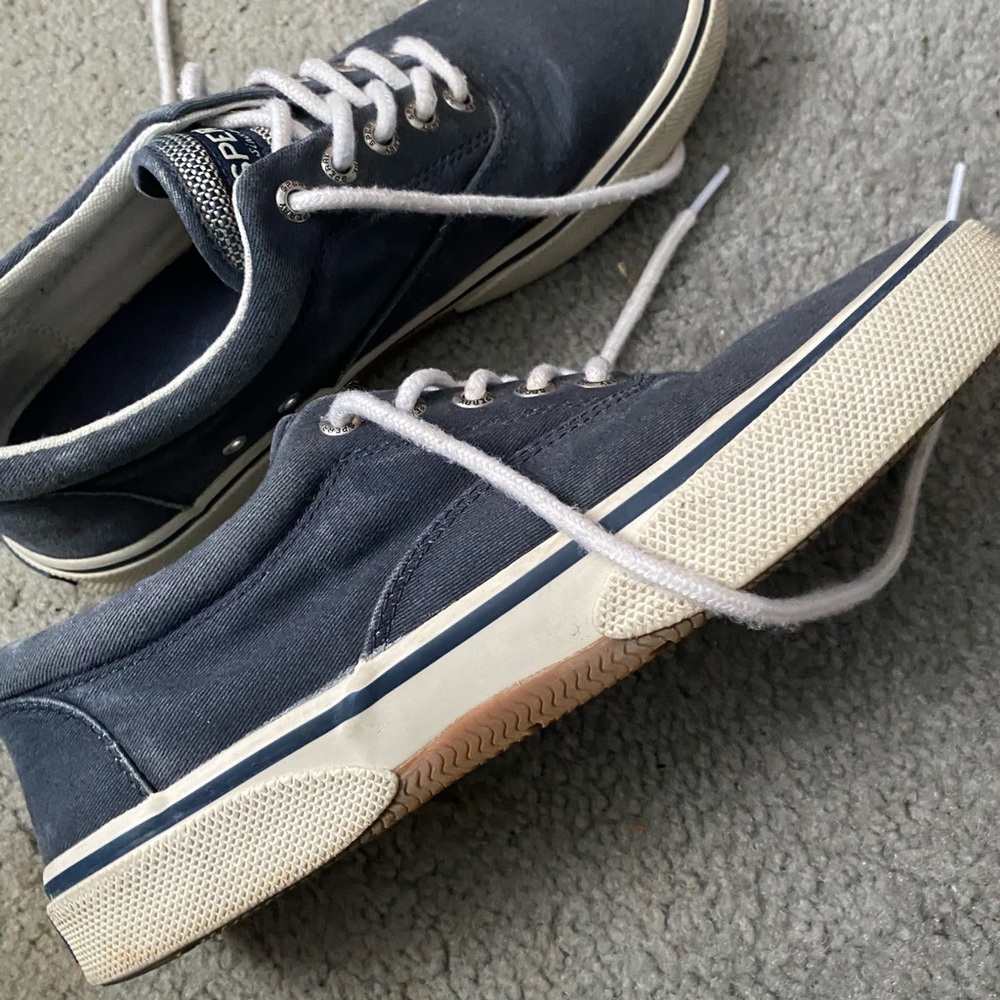 Sperry shoes. Men’s size 7. Excellent condition.